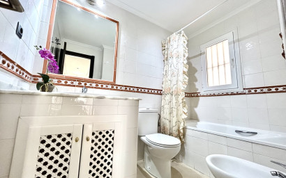 Resale - Apartment -
Villamartín