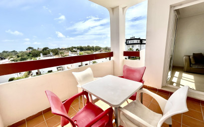 Resale - Apartment -
Villamartín