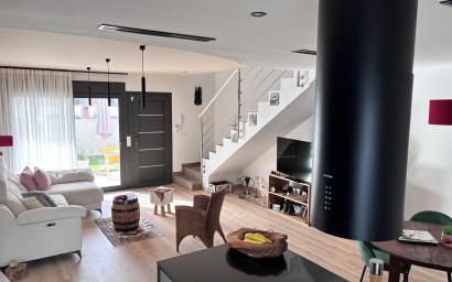 Resale - Townhouse -
Los Montesinos - La Herada