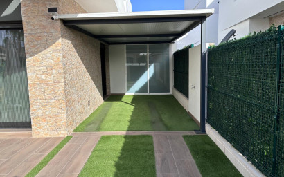 Resale - Townhouse -
Los Montesinos - La Herada