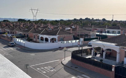 Resale - Townhouse -
Los Montesinos - La Herada