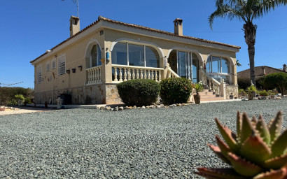 Herverkoop - Villa -
Catral