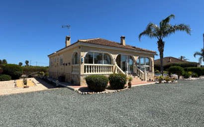 Herverkoop - Villa -
Catral