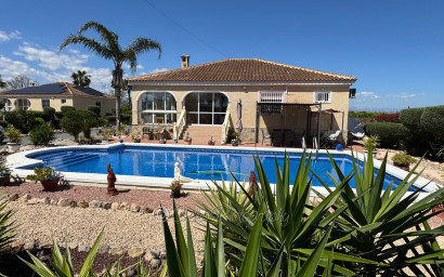 Herverkoop - Villa -
Catral