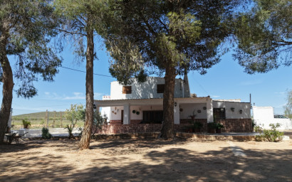 Resale - Finca - Country Property -
Yecla