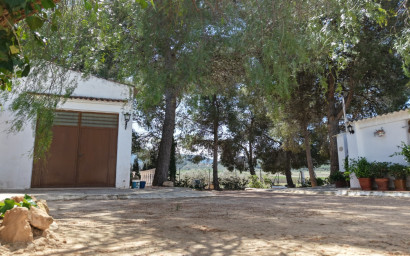 Resale - Finca - Country Property -
Yecla