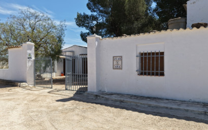 Resale - Finca - Country Property -
Yecla