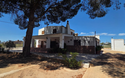 Resale - Finca - Country Property -
Yecla