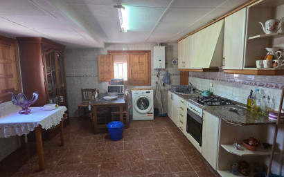 Resale - Finca - Country Property -
Yecla