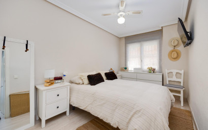 Herverkoop - Bungalow -
Torrevieja - Playa de los Naufragos