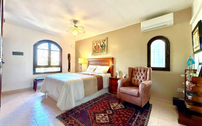 Resale - Villa -
Villamartín