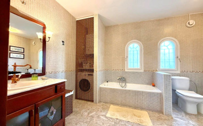 Resale - Villa -
Villamartín