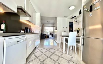 Revente - Appartement -
Punta Prima