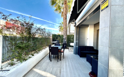 Revente - Appartement -
Punta Prima