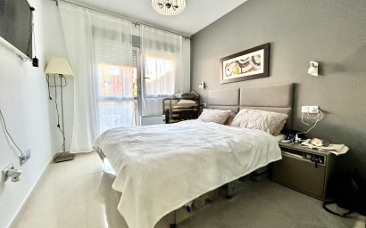 Revente - Appartement -
Punta Prima
