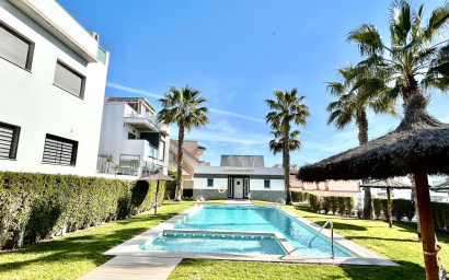 Revente - Appartement -
Punta Prima