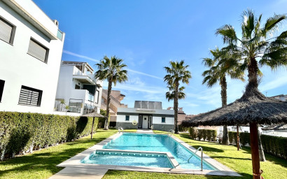 Revente - Appartement -
Punta Prima