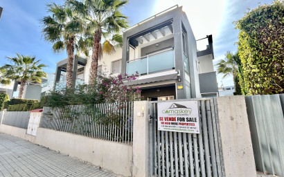 Revente - Appartement -
Punta Prima