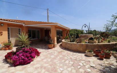 Resale - Finca - Country Property -
Hondón de las Nieves - La Canalosa