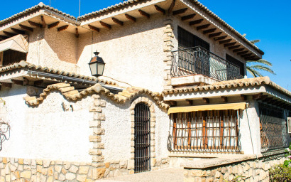 Revente - Villa -
Alicante - Albufereta