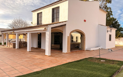 Resale - Villa -
Santa Pola - El Poble Llevanti