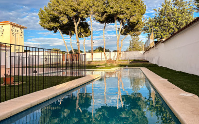 Resale - Villa -
Santa Pola - El Poble Llevanti