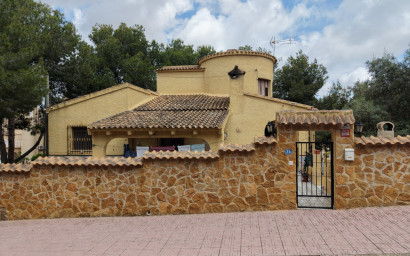 Resale - Villa -
Orihuela Costa - Villamartin