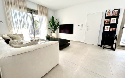 Revente - Villa -
Las Filipinas