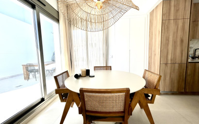 Revente - Villa -
Las Filipinas
