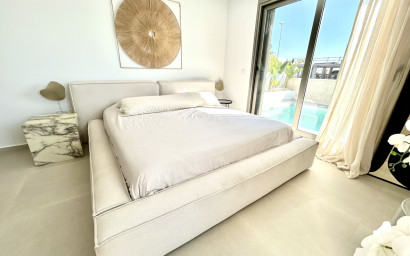 Revente - Villa -
Las Filipinas