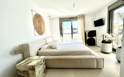 Revente - Villa -
Las Filipinas