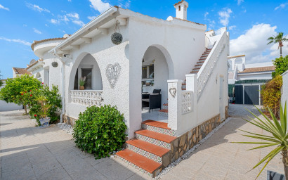 Revente - Villa -
Ciudad Quesada - Pueblo Bravo