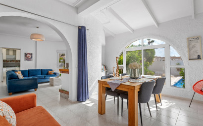 Revente - Villa -
Ciudad Quesada - Pueblo Bravo