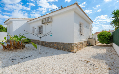 Revente - Villa -
Ciudad Quesada - Pueblo Bravo