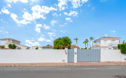 Revente - Villa -
Ciudad Quesada - Pueblo Bravo