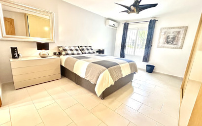 Revente - Villa -
Catral
