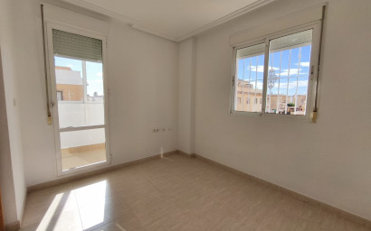 Herverkoop - Herenhuis -
Ciudad Quesada - Lo Marabu