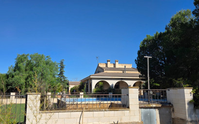 Resale - Finca - Country Property -
Yecla