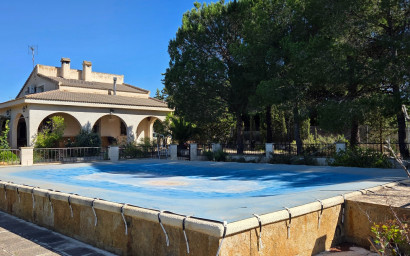 Resale - Finca - Country Property -
Yecla