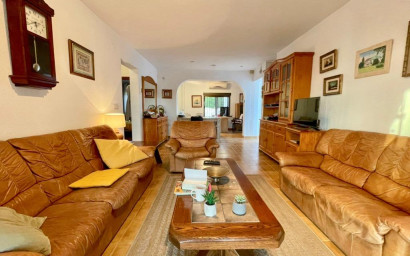 Resale - Villa -
Benidorm - Urbanizaciones