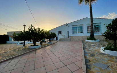 Resale - Villa -
Benidorm - Urbanizaciones