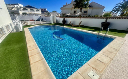 Revente - Villa -
Urb. La Marina - Inland