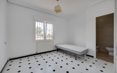 Revente - Villa -
Torrevieja - La Siesta - El Salado - Torreta