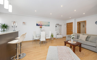 Resale - Apartment -
Torrevieja - Centro