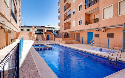 Resale - Apartment -
Torrevieja - Centro