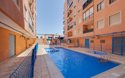Resale - Apartment -
Torrevieja - Centro