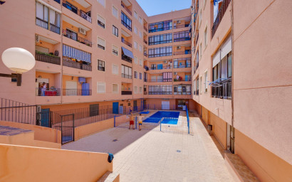 Resale - Apartment -
Torrevieja - Centro