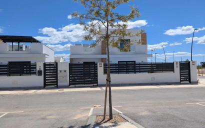 Revente - Villa -
Roldan - Inland