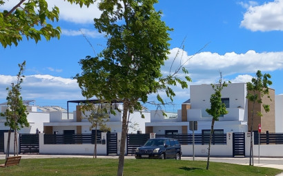 Revente - Villa -
Roldan - Inland