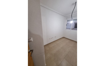 Herverkoop - Plat -
Torrevieja - Costa Blanca